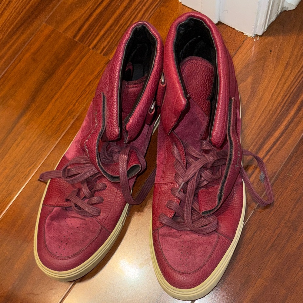 Men’s High-Top Casual Sneakers in Burgundy